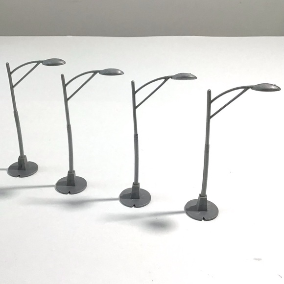 Model Railroad Lamp Posts Street Lights Set of 4 Decorative Train Layout Scenery - Picture 1 of 3